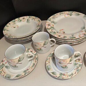 19 piece Dogwood Dinnerwear set Fairfield Fine China - New in Box